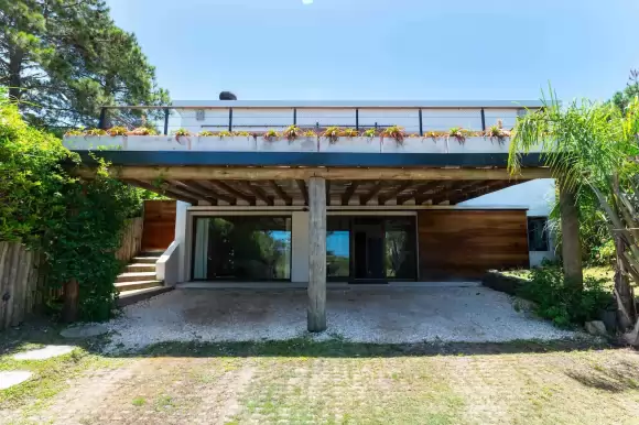 Portada casas #4400 - La Barra